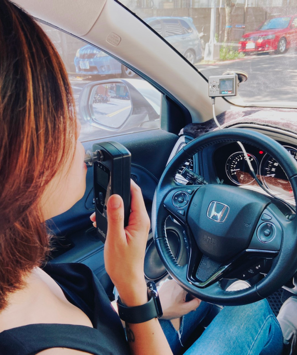 使用酒精鎖吹測的圖片